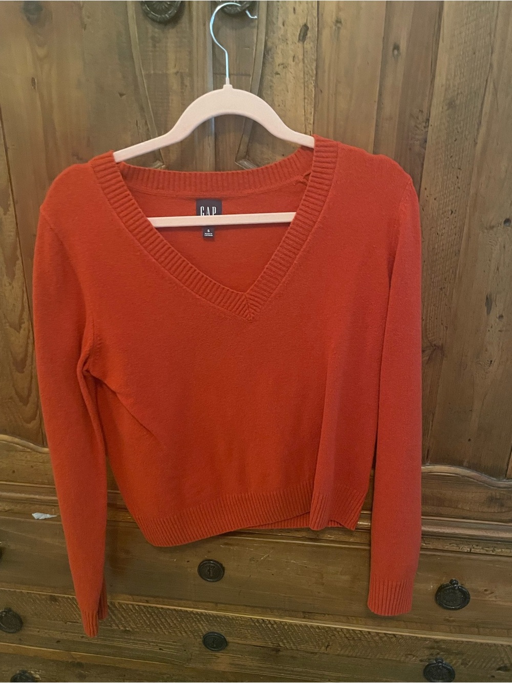 GAP Women's V-Neck Sweater — Bright Orange Knit